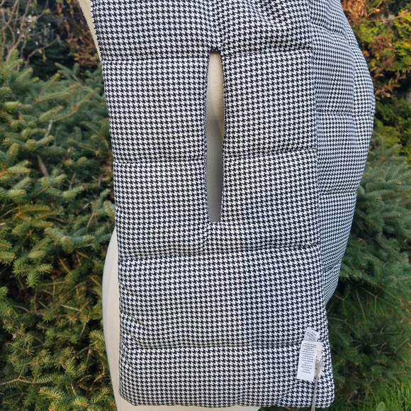 Herringbone Puffy Quilted Keyhole Scarf - Picture 6 of 7